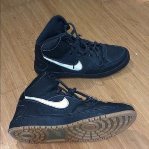 Black Nike forces